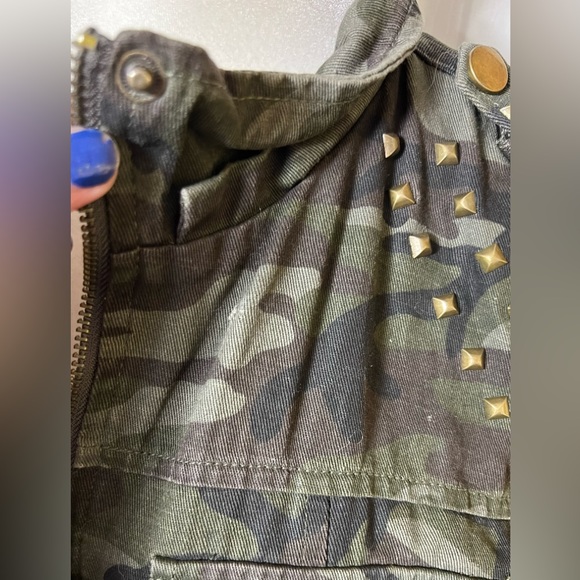 Zenana Outfitters Utility Jacket Military Camo Camoflauge Green Studded Size L - Picture 3 of 4